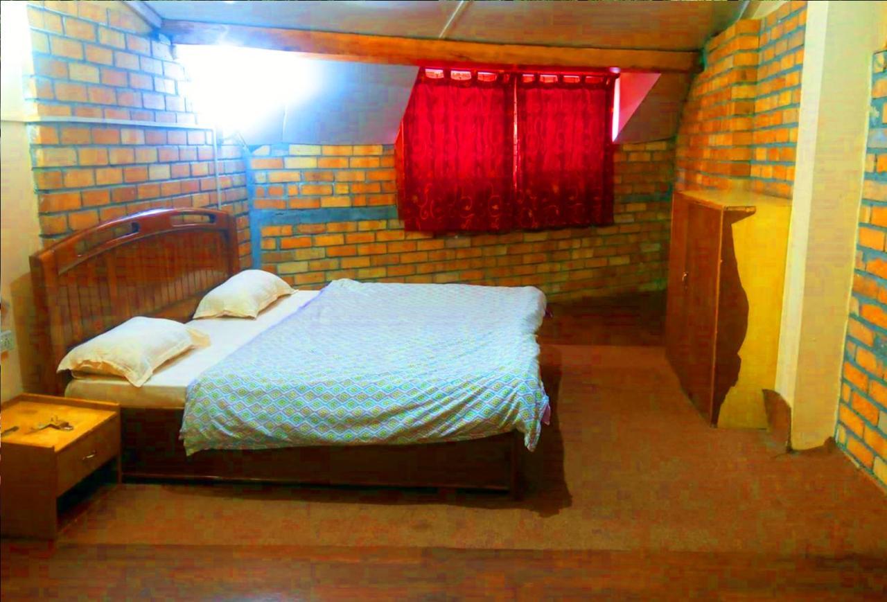 The Alpine Guest House Kasol Eksteriør billede
